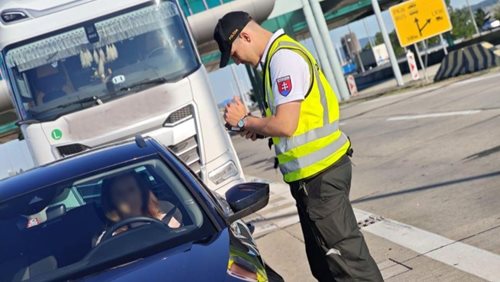 Ranní kontroly odhalily alkohol i drogy za volantem. Policie zkontrolovala přes 600 řidičů