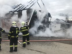  Při požáru usedlosti ve Vykáni byl vyhlášen druhý stupeň poplachu VIDEO/FOTOGALERIE