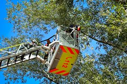Hasiči v Ostravici zachránili paraglidistku