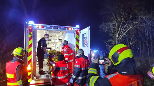 Při nehodě jednoho auta se vážně zranily čtyři osoby