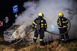 Hořelo prázdné osobní auto.  
