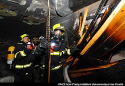 Při požáru sauny v Praze 2 hasiči zachránili čtyři osoby