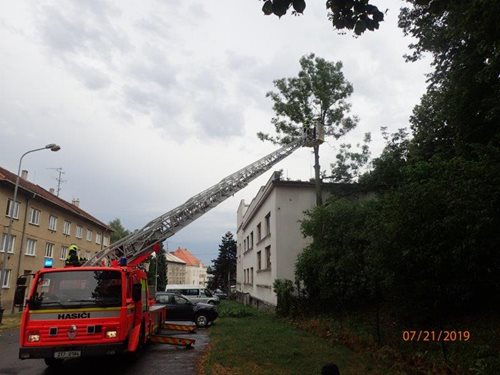 Moravskoslezští hasiči vyjížděli kvůli špatnému počasí