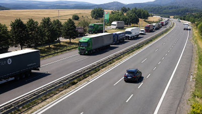 Technická závada uzavřela tunely Panenská na D8. Policie pomáhala dětem z kolon