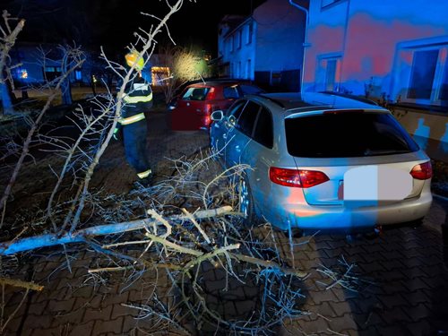 Silný vítr během Štědrého dne vyvolal desítky zásahů hasičů