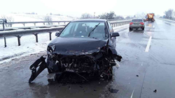 Na dálnici D1 havaroval dopoledne osobní vůz, nehoda se obešla bez zranění
