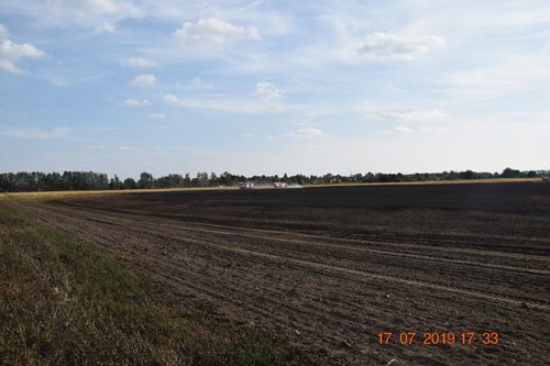 Požár pole likvidovalo jedenáct jednotek hasičů