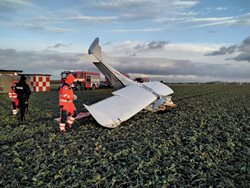 Prostějovští hasiči vyprostili pilota z ultralightu