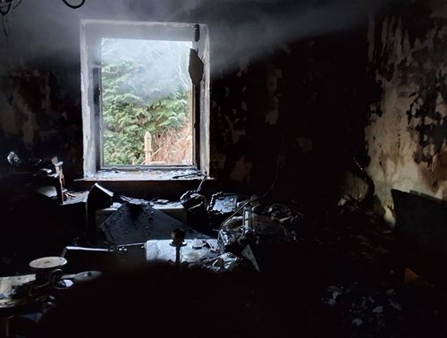 Požár kuchyně v rodinném domě zaměstnal několik jednotek hasičů