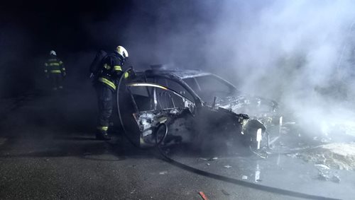 Noční série požárů zničila vozidla a způsobila statisícové škody