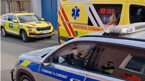 Muž ohrožoval okolí a zabarikádoval se v domě. Zásahová jednotka musela násilím dovnitř