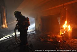 Tři jednotky hasičů zasahovaly u požáru v bývalé pekárně v Praze 9