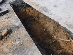 Vyproštění zavalené osoby z výkopu v Málkově