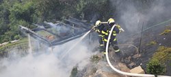 Při požáru včelína v Bílovci vznikla škoda za 120 tisíc korun, plameny likvidovaly dvě jednotky hasičů