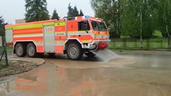 Na Hlučínsko přišla druhá vlna vody a bahna, hasiči zachraňovali rybáře