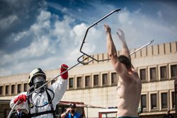 FOTOGALERIE Útočníci ohrozili 1600 osob na koncertě