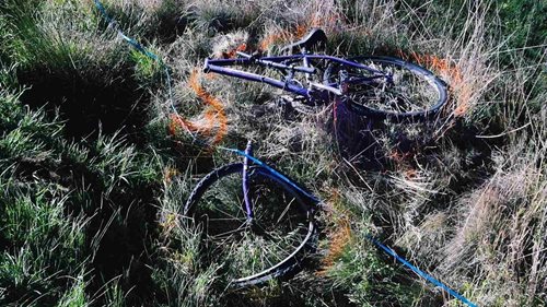 Čelní střet cyklisty s autem skončil tragicky. Čtyřicetiletý muž zemřel na místě