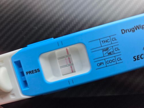 Tragická nehoda v Praze. Chodec po střetu s osobním vozidlem zemřel, řidič měl pozitivní test na kokain