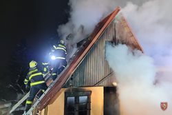Škodu za tři čtvrtě milionu korun způsobil požár chaty v Čeladné