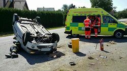 Hasiči v Pardubickém kraji po dopravní nehodě odchytávali psy a druhé, kdy došlo ke střetu nákladního auta s cyklistou museli konstatovat smrt.
