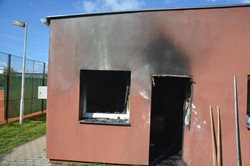Požár v rakovnickém tenisovém areálu zničil ubytovací jednotku