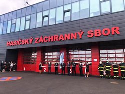 Páska přestřižena. Hasiči slavnostně otevřeli sídlo územního odboru a stanici v Přerově