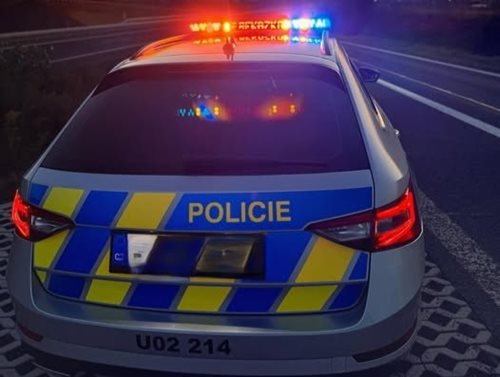 Nebezpečné policejní pronásledování skončilo havárií a zadržením řidiče