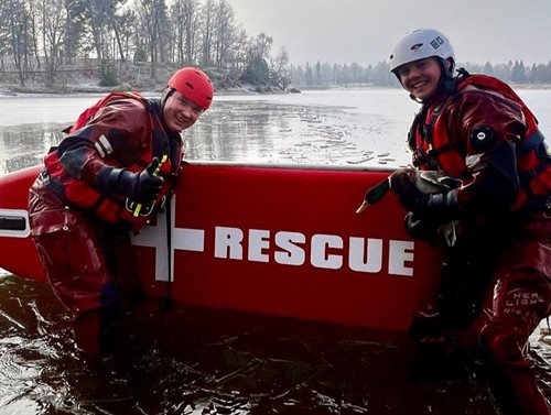 Na zamrzlé hladině: Hasiči zasahovali kvůli přimrzlé kachně