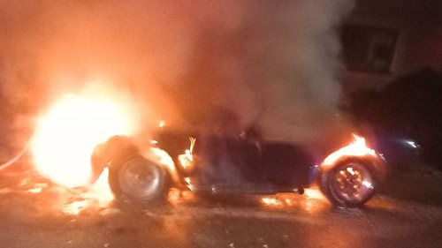 Požár zachvátil Shelby Cobra. Na vzácném voze vznikla škoda dva miliony korun