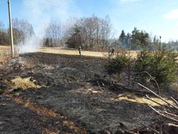 Požár louky v obci Vortová na Chrudimsku
