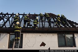 Při požáru rodinného domu byl vyhlášen druhý stupeň poplachu
