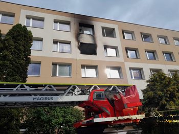 Rychlý zásah, zachráněný život. Požár bytu neohrozil celý dům jen díky hasičům