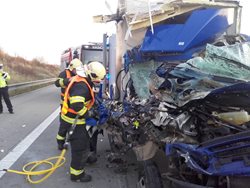 Vážná dopravní nehoda zkomplikovala provoz na Pražském okruhu u Jesenice 