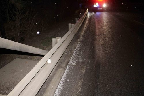 Chodec přelezl svodidla a střetl se s vozidlem