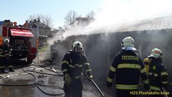 Požár garáží v Hartmanicích