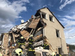 AKTUALIZACE /  V Mostkovicích na Prostějovsku vybuchl rodinný dům