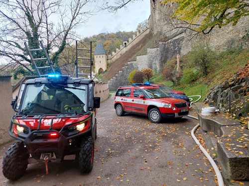 Hasiči procvičovali likvidaci požáru na Karlštejně