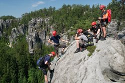 Bezpečné pohraničí: Partneři se sešli k tvorbě metodiky společného zásahu při záchraně z výšek a hloubek