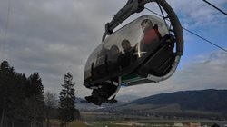 Ve Skiparku na Bukové hoře bylo první prosincové pondělí rušno