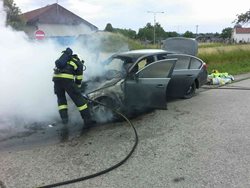 Požár osobního vozidla v Mostkovicích