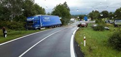 Nehoda kamionu a dvou aut si vyžádal vyproštění