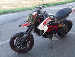 Pro zraněného motocyklistu přiletěl vrtulník