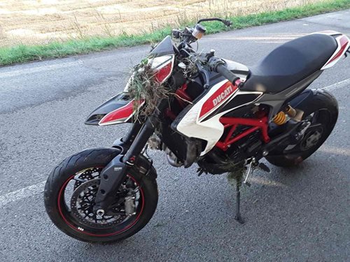 Pro zraněného motocyklistu přiletěl vrtulník