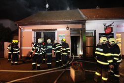 Druhý poplachový stupeň při požáru domu v Českém Brodu