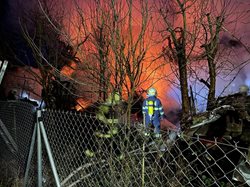 Noční požár v obci Třemblat si vyžádal vyhlášení druhého stupně poplachu