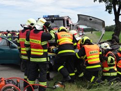 Složky IZS zasahovaly cvičně u nehody pěti vozidel na Opavsku