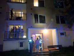 Noční požár bytu ve Vsetíně zaměstnal šest jednotek hasičů