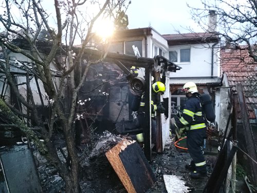 Hasiči uchránili jsme rodinný dům