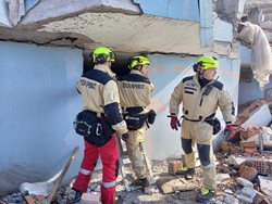 Kolegům z USAR týmu se podařilo o víkendu zachránit z trosek 2 přeživší osoby