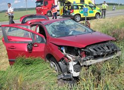 Zraněné hasiči vyprostili z vozidla bez použití hydraulických zařízení